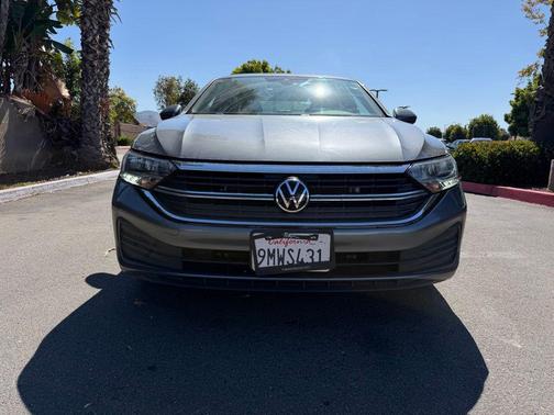 Platinum Gray Metallic 2024 Volkswagen Jetta 1.5T SE