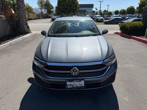 Platinum Gray Metallic 2024 Volkswagen Jetta 1.5T SE