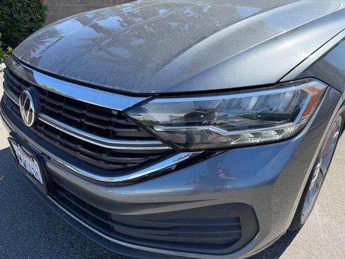 Platinum Gray Metallic 2024 Volkswagen Jetta 1.5T SE