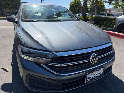 Platinum Gray Metallic 2024 Volkswagen Jetta 1.5T SE