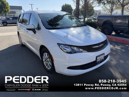 2022 Chrysler Voyager LX