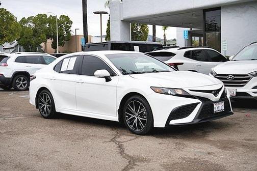 2024 Toyota Camry SE