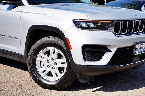 Silver Zynith 2023 Jeep Grand Cherokee Laredo