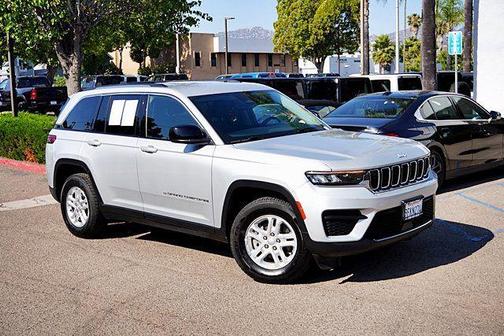 Silver Zynith 2023 Jeep Grand Cherokee Laredo