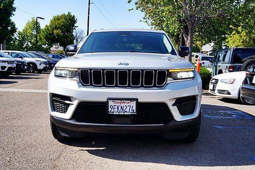 Silver Zynith 2023 Jeep Grand Cherokee Laredo