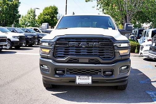 2025 RAM 2500 Tradesman Crew Cab 4x4 6'4' Box