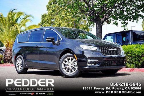 Diamond Black Crystal Pearlcoat 2026 Chrysler Pacifica L
