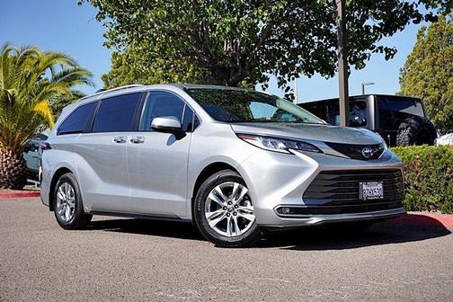 2022 Toyota Sienna Limited 7-Passenger