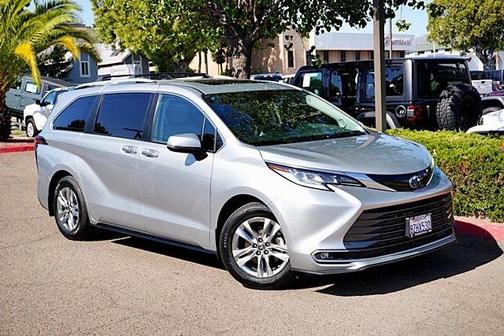 2022 Toyota Sienna Limited 7-Passenger