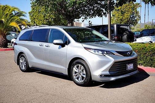 2022 Toyota Sienna Limited 7-Passenger
