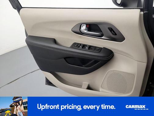 Gray 2023 Chrysler Pacifica Touring L