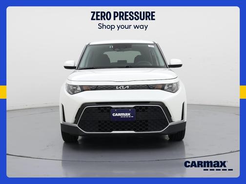 White 2025 Kia Soul LX