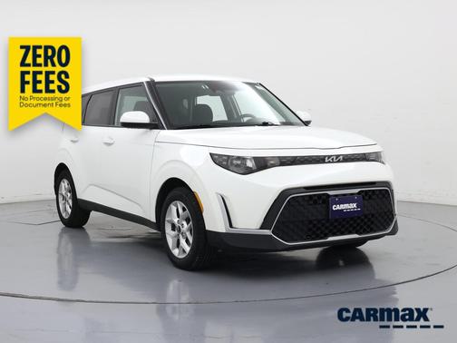 White 2025 Kia Soul LX