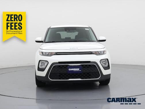 White 2022 Kia Soul LX