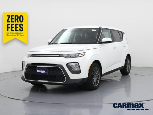 White 2022 Kia Soul LX