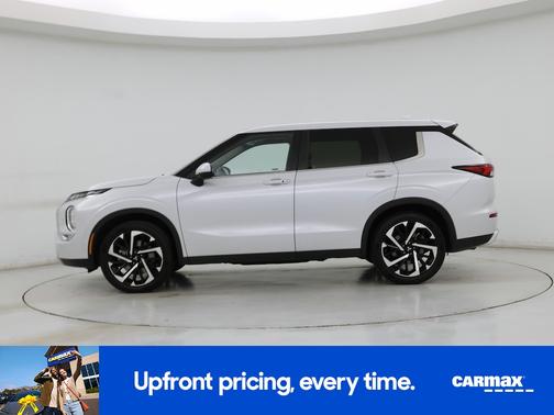 White 2024 Mitsubishi Outlander SE
