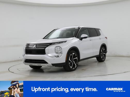 White 2024 Mitsubishi Outlander SE