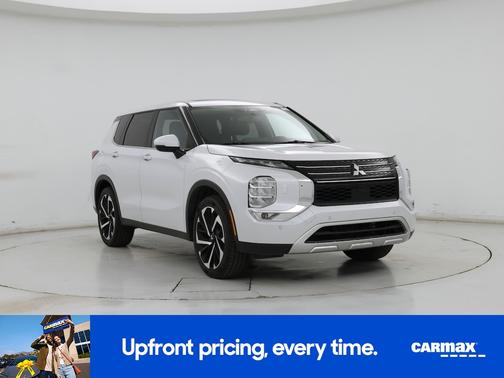 White 2024 Mitsubishi Outlander SE