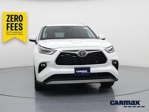 White 2021 Toyota Highlander Platinum