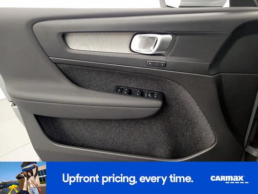 2025 Volvo XC40 B5 Plus Bright Theme