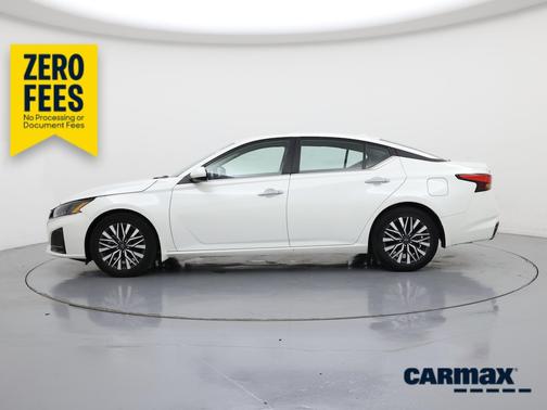 White 2023 Nissan Altima SV