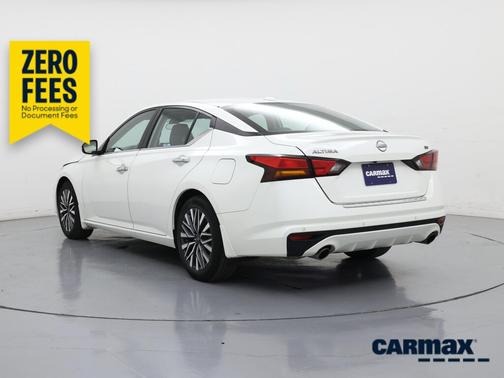 White 2023 Nissan Altima SV