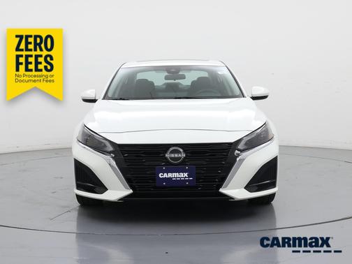White 2023 Nissan Altima SV