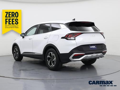 White 2025 Kia Sportage LX