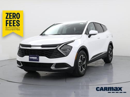 White 2025 Kia Sportage LX