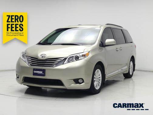 Tan 2017 Toyota Sienna XLE Premium