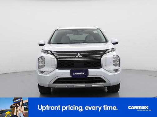 White 2023 Mitsubishi Outlander PHEV SEL