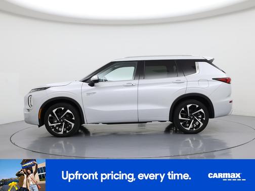 White 2023 Mitsubishi Outlander PHEV SEL