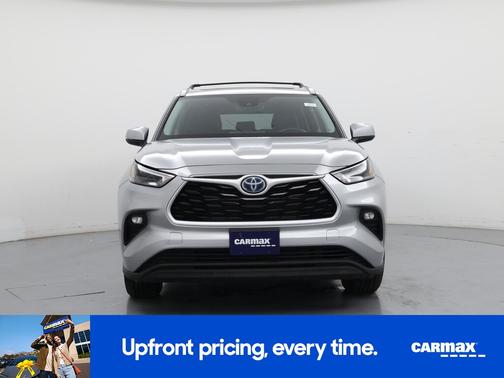 Silver 2022 Toyota Highlander Hybrid XLE