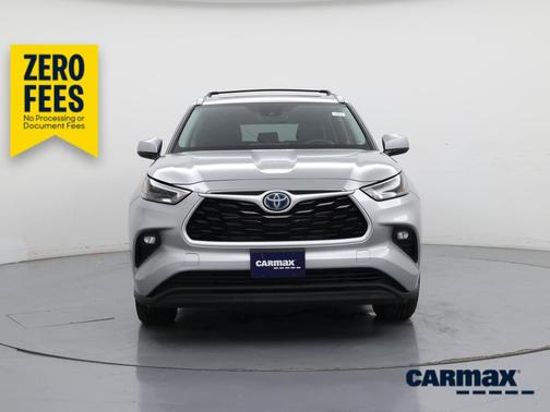 Silver 2022 Toyota Highlander Hybrid XLE
