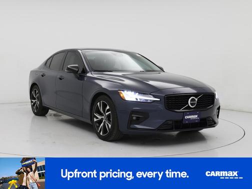 2024 Volvo S60 B5 Plus Dark Theme