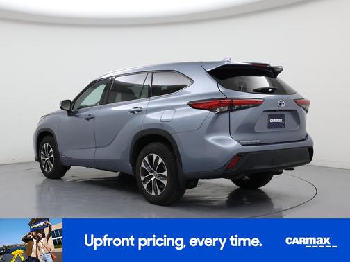 Blue 2022 Toyota Highlander Hybrid XLE