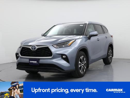 Blue 2022 Toyota Highlander Hybrid XLE