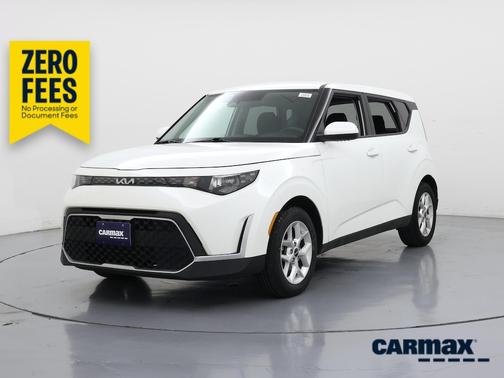 White 2025 Kia Soul LX