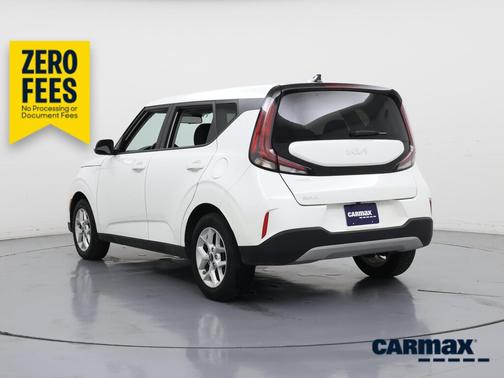 White 2025 Kia Soul LX