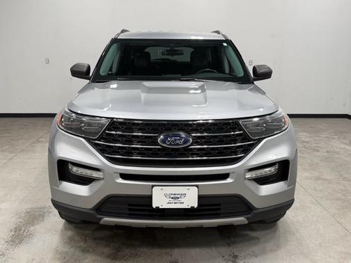 ICONIC SILVER METALLIC 2022 Ford Explorer XLT