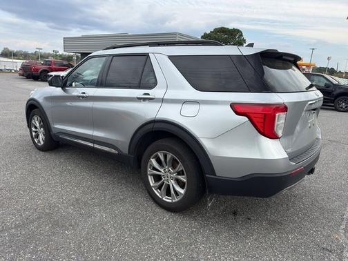 ICONIC SILVER METALLIC 2022 Ford Explorer XLT