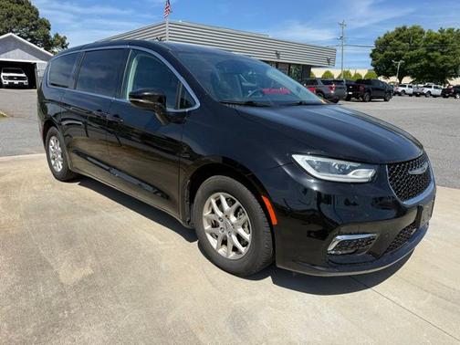 Diamond Black 2024 Chrysler Pacifica TOURING L