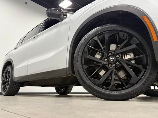 2023 Mitsubishi Outlander SE BLACK EDITION