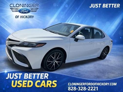 Ice 2023 Toyota Camry SE