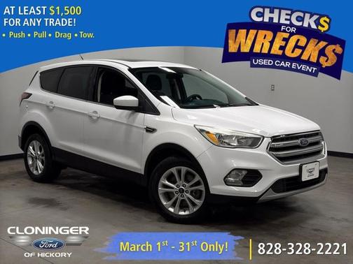 OXFORD WHITE 2017 Ford Escape SE