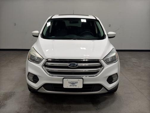 OXFORD WHITE 2017 Ford Escape SE