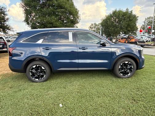 Midnight 2025 Kia Sorento S