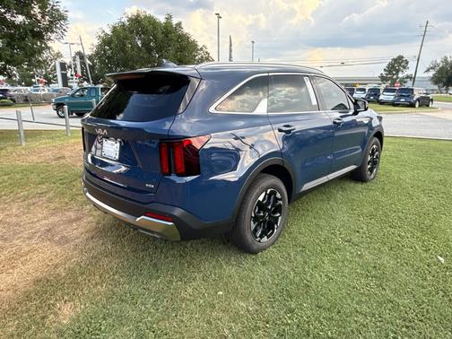 Midnight 2025 Kia Sorento S
