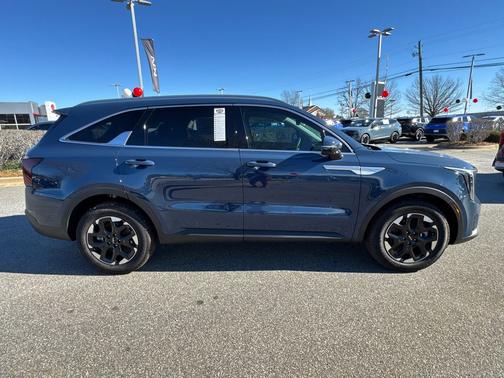 Midnight 2025 Kia Sorento S