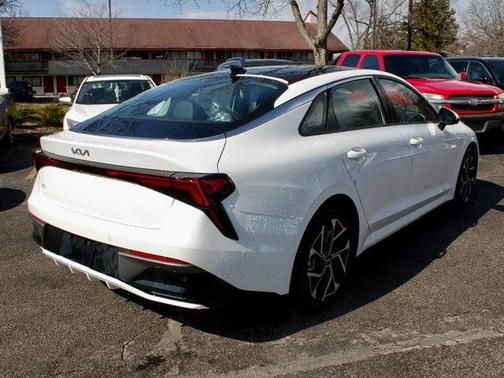 2025 Kia K5 EX